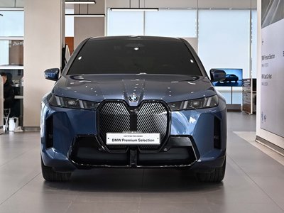 BMW IX - 2