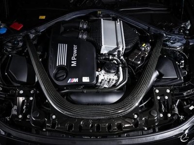 صورة 8 لـ 2020 BMW M4