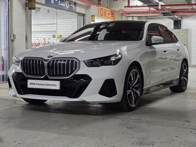 2024 BMW 5 SERIES 照片 1
