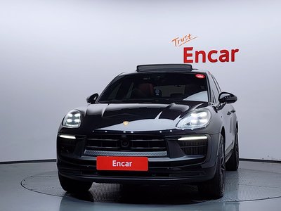 PORSCHE MACAN - 2