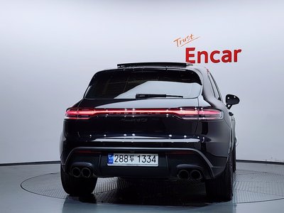 PORSCHE MACAN - 4
