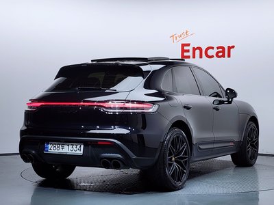 PORSCHE MACAN - 3