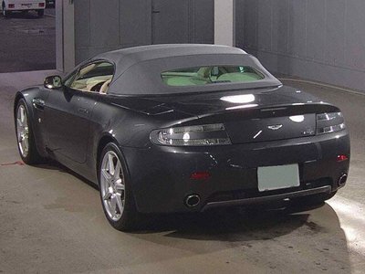 ASTON MARTIN V8 VANTAGE - 1
