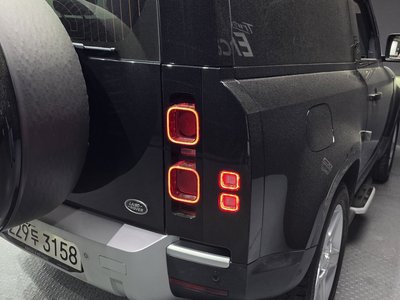 LAND ROVER DEFENDER - 10