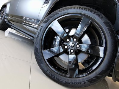 LAND ROVER DEFENDER - 4
