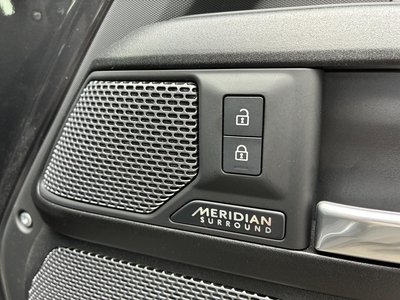 LAND ROVER DEFENDER - 8