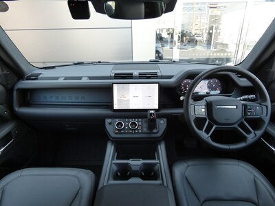 LAND ROVER DEFENDER - 4