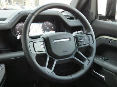 LAND ROVER DEFENDER - 6
