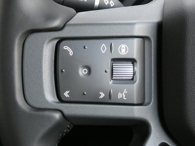 LAND ROVER DEFENDER - 7