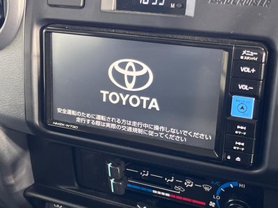 TOYOTA LAND CRUISER 70 - 3