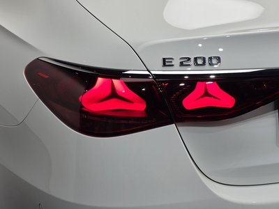 2025 Mercedes-BENZ E-CLASS — фото 10