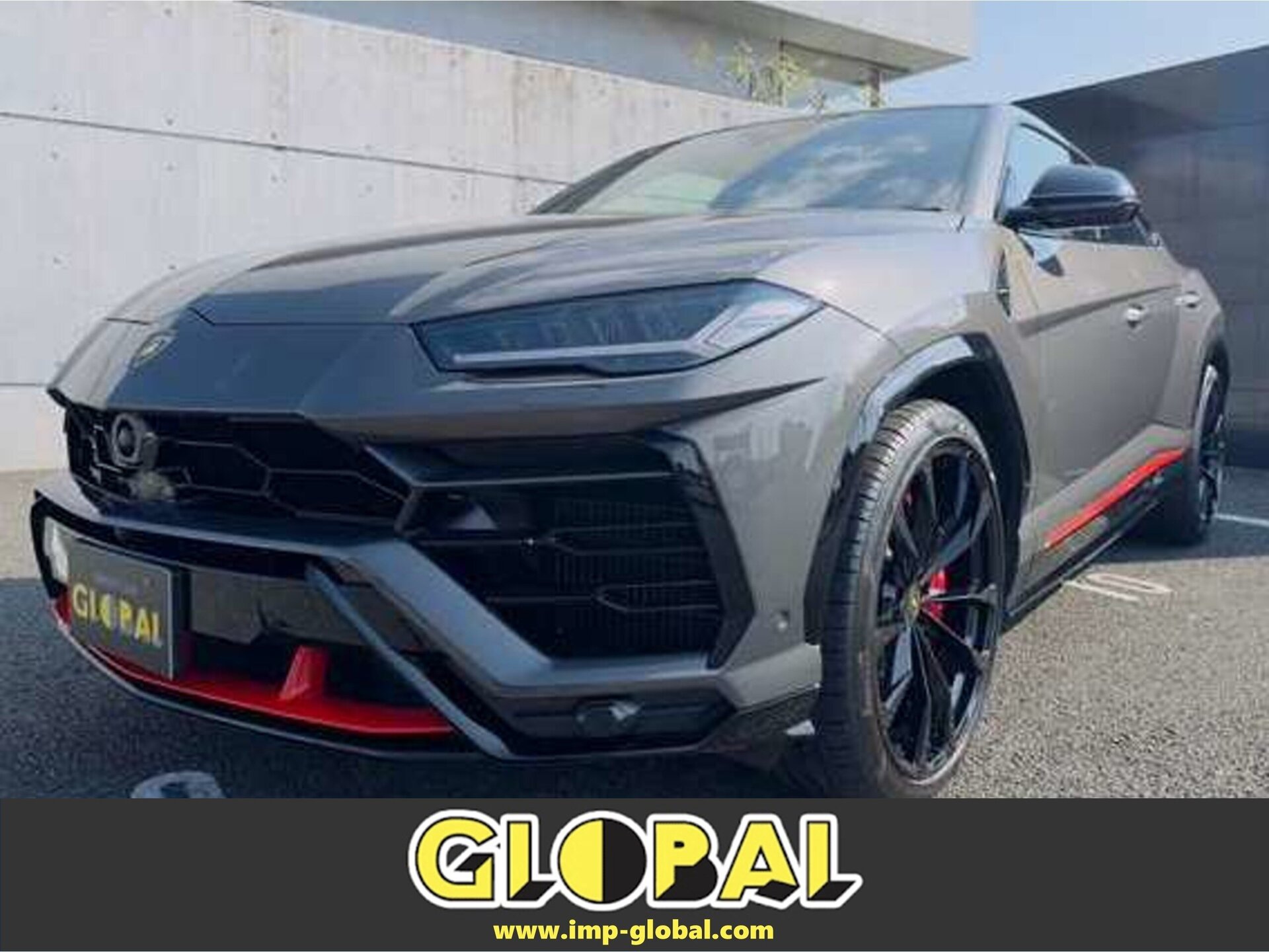 LAMBORGHINI URUS - View 1