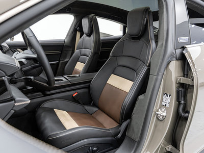صورة 10 لـ 2025 Porsche TAYCAN