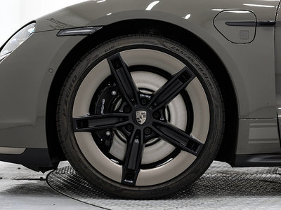صورة 6 لـ 2025 Porsche TAYCAN
