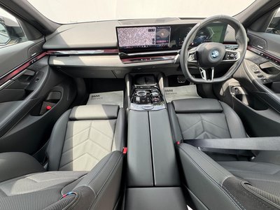 2025 BMW I5 TOURING — фото 6