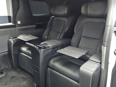 2024 Lexus LM — миниатюра 11