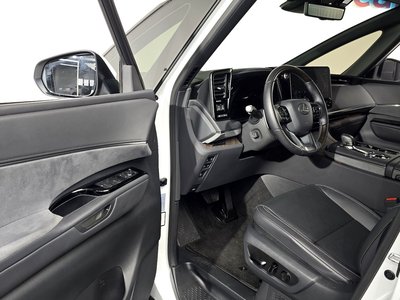 صورة 10 لـ 2024 Lexus LM