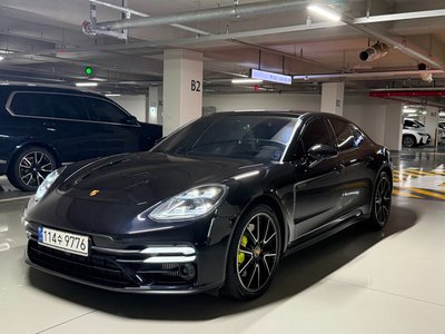PORSCHE PANAMERA - 1