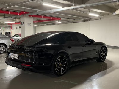 PORSCHE PANAMERA - 4