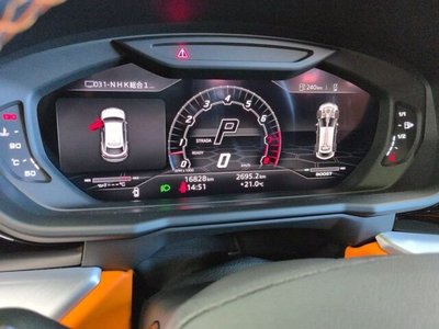 LAMBORGHINI URUS - 6