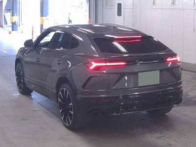 LAMBORGHINI URUS - 2