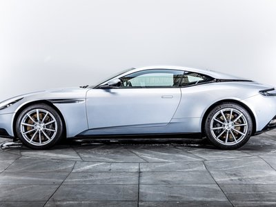 ASTON MARTIN DB11 - 5