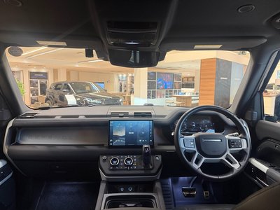 LAND ROVER DEFENDER - 9