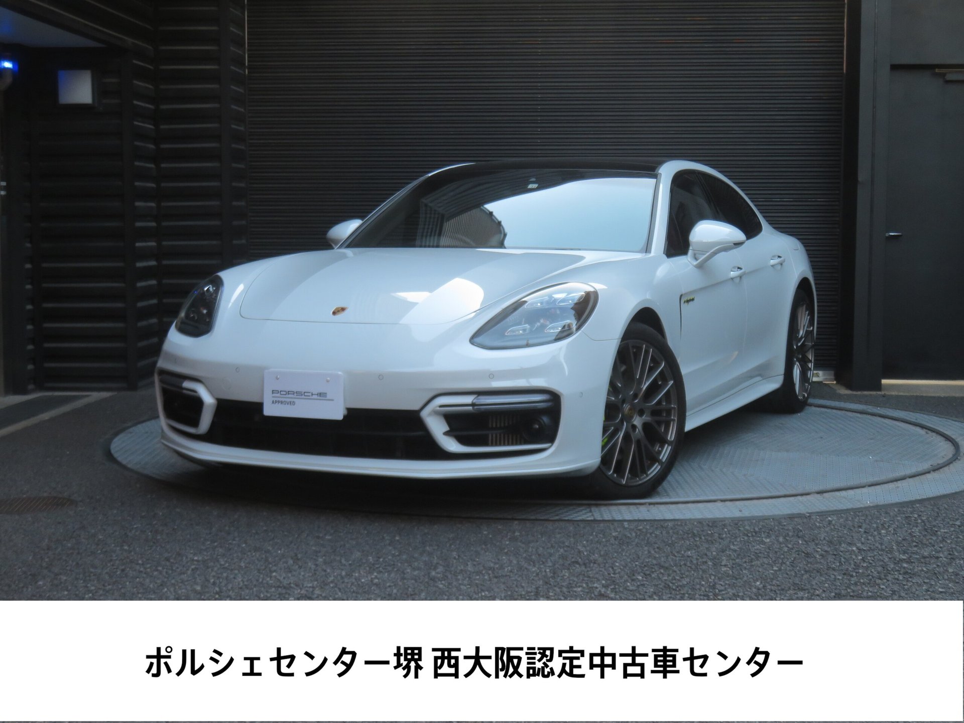 PORSCHE PANAMERA - View 1