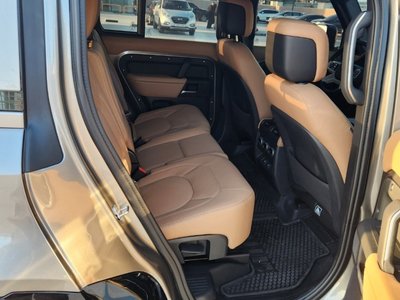 LAND ROVER DEFENDER - 8