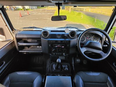 LAND ROVER DEFENDER - 10