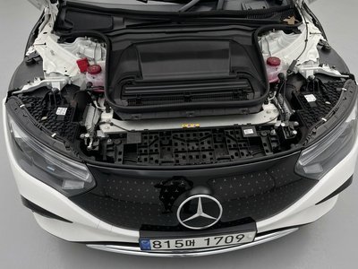 MERCEDES-BENZ EQE - 7