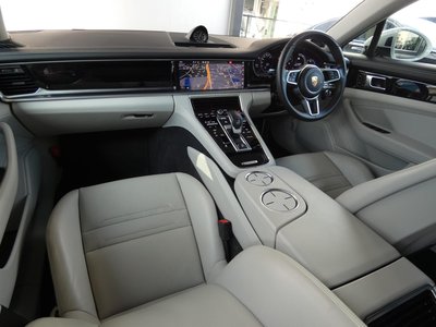 PORSCHE PANAMERA - 7