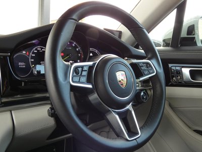 PORSCHE PANAMERA - 8