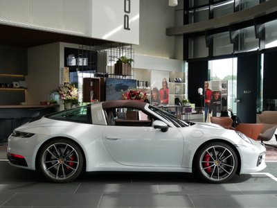 PORSCHE 911 - 4