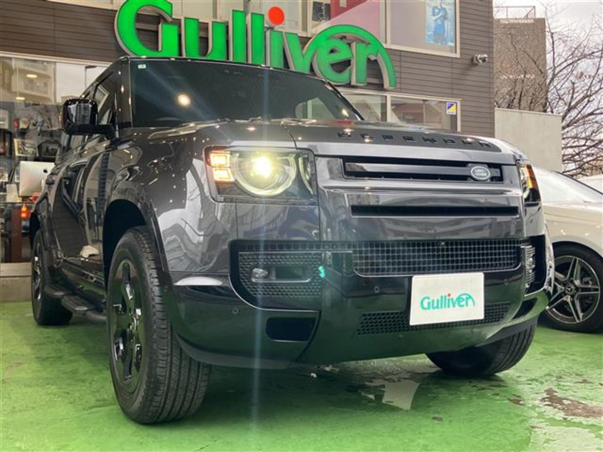 LAND ROVER DEFENDER - View 1