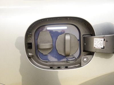 MERCEDES-BENZ EQE - 8