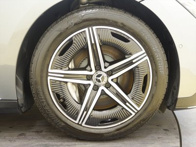 MERCEDES-BENZ EQE - 9
