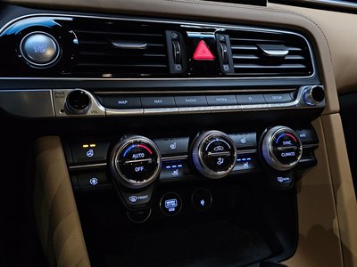 2021 Genesis THE NEW G70 — миниатюра 17