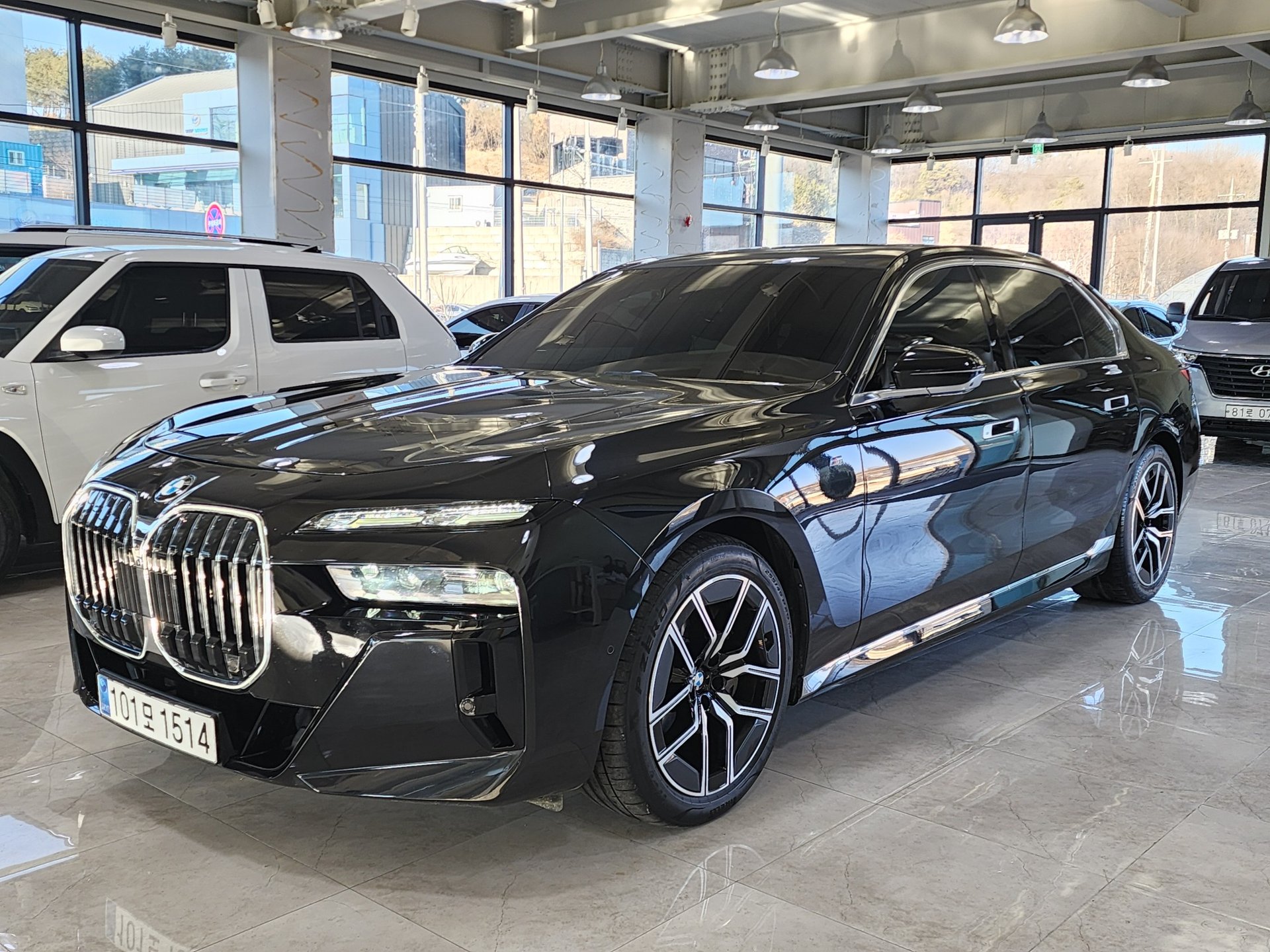 BMW 7 SERIES - View 1