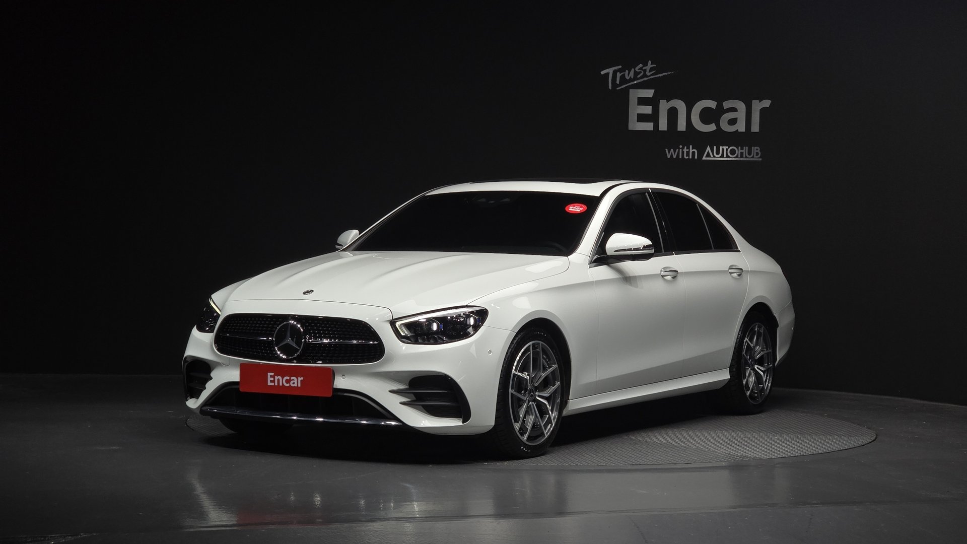 MERCEDES-BENZ E-CLASS - View 1