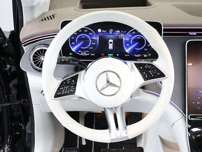 MERCEDES-BENZ EQE - 9