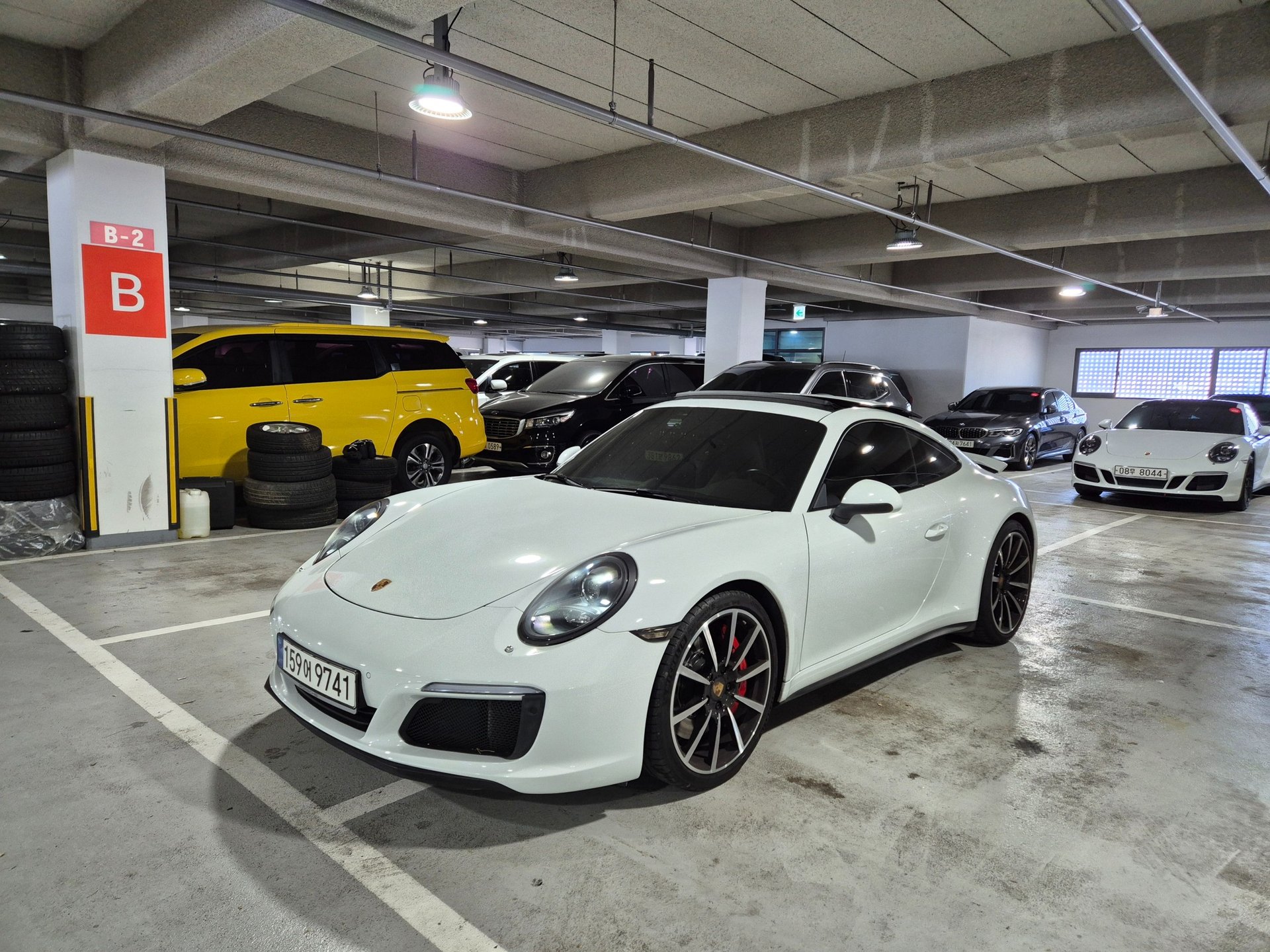 PORSCHE 911 - View 1