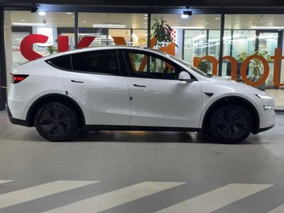 TESLA MODEL Y - 2