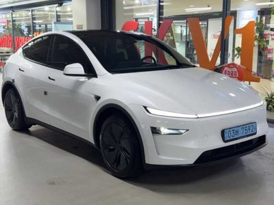 TESLA MODEL Y - 1