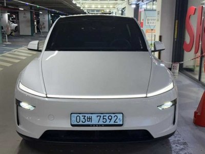 TESLA MODEL Y - 5