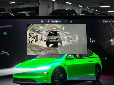 TESLA MODEL Y - 10