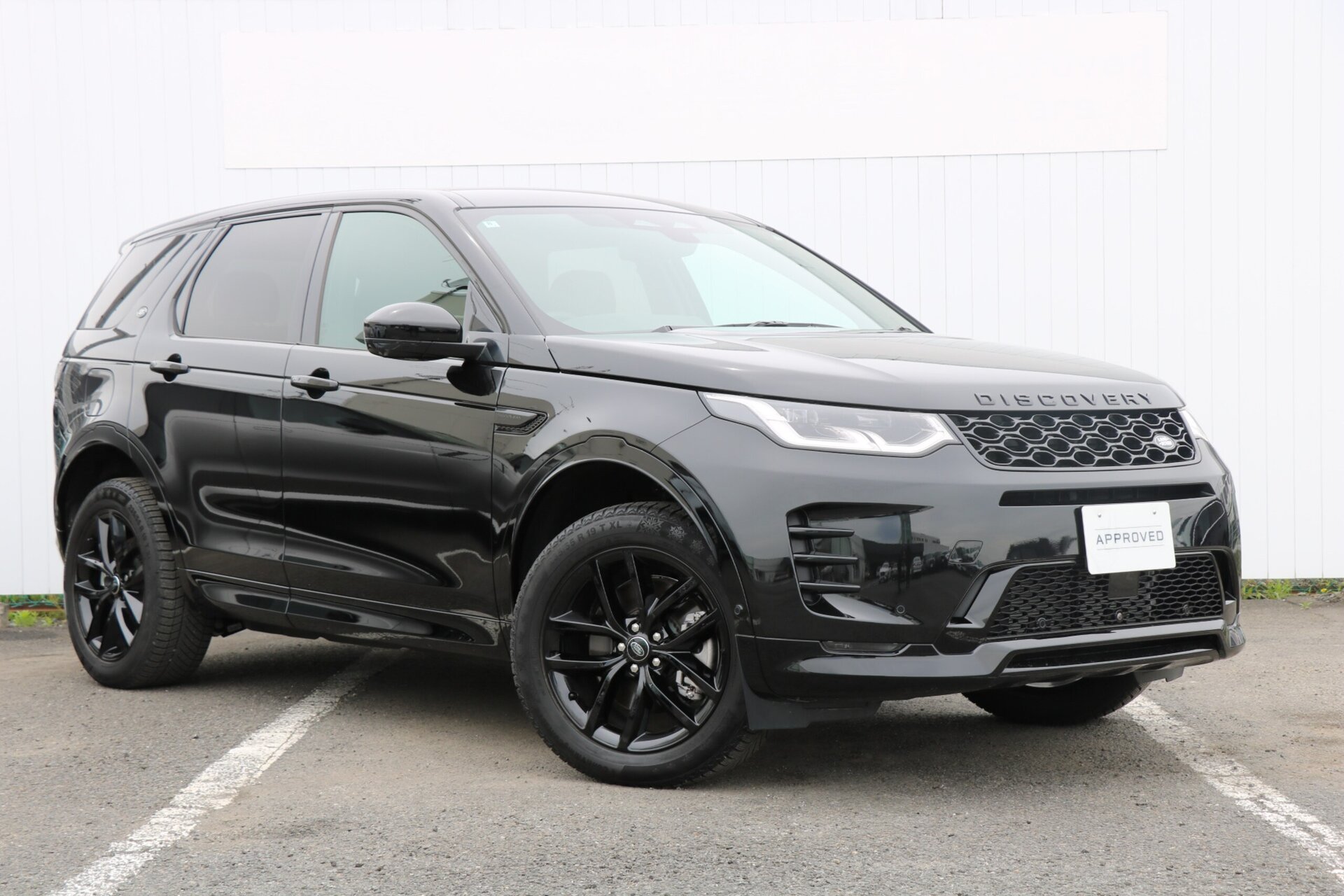 LAND ROVER DISCOVERY SPORT - View 1