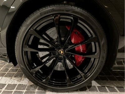 LAMBORGHINI URUS - 8
