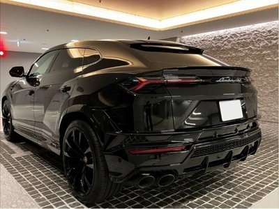 LAMBORGHINI URUS - 5