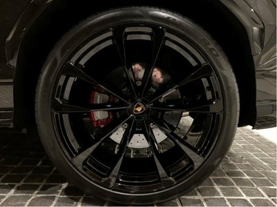 LAMBORGHINI URUS - 9